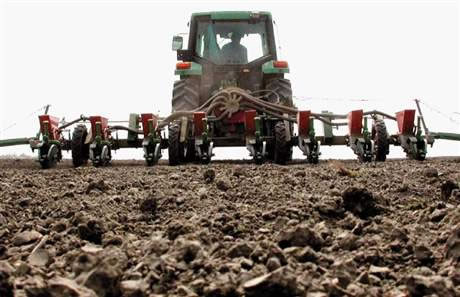 poljoprivreda-traktor-sjetva-midi