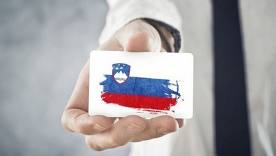 slovenija-izvoz-zastava-midi